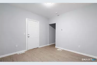 303 Poplar Street, Bridgeport, CT 06605 - Photo 6