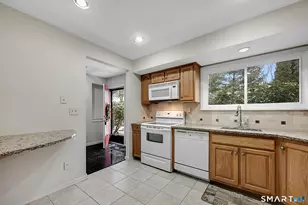 17 Maple Ln, Avon, CT 06001 - Photo 8