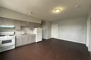 132 Locust St, Waterbury, CT 06704 - Photo 4