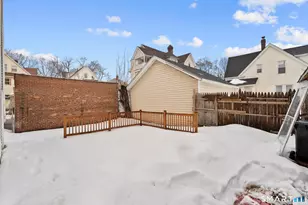 148 Kent St, Hartford, CT 06112 - Photo 4