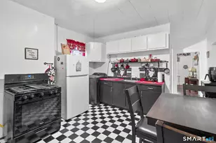 148 Kent St, Hartford, CT 06112 - Photo 8