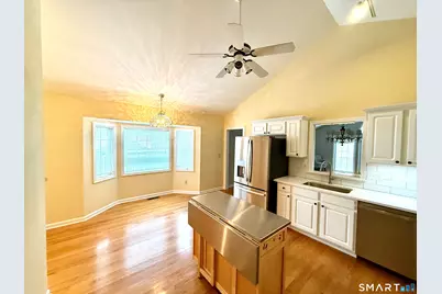 31 Greystone #31, Shelton, CT 06484 - Photo 12