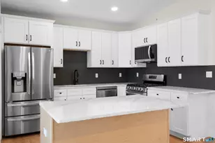 937 Post Rd, Fairfield, CT 06824 - Photo 14