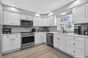 57 Hibiscus St, Fairfield, CT 06825 - Photo 2