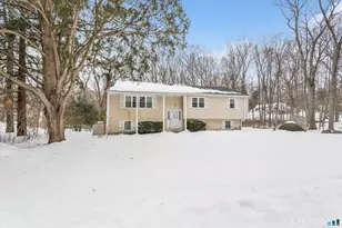 10 Oakwood Ct, Norwalk, CT 06850 - Photo 2