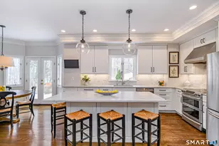 39 Bradley Ln, Newtown, CT 06482 - Photo 4