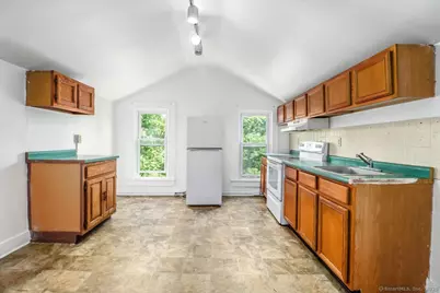 34 Poplar Street #B, New Milford, CT 06776 - Photo 4
