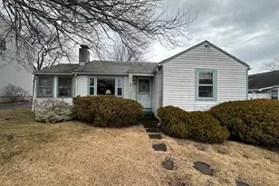 42 S Washington Ave, East Lyme, CT 06357 - Photo 2