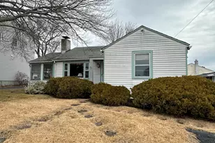 42 S Washington Ave, East Lyme, CT 06357 - Photo 22