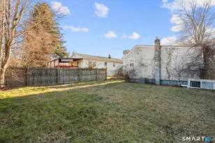 7 Ipswich St, West Haven, CT 06516 - Photo 8