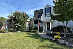 8 Hickory Dr, Montville, CT 06370 - Photo 1