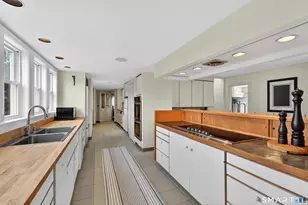39 Vineyard Pl, Guilford, CT 06437 - Photo 18