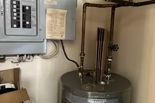 75 Franklin Ave, Hartford, CT 06114 - Photo 6