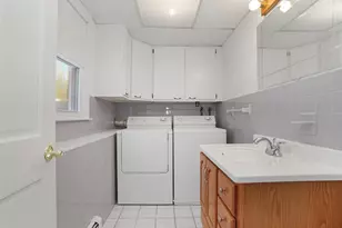 158 Mayfair Rd, Fairfield, CT 06824 - Photo 16