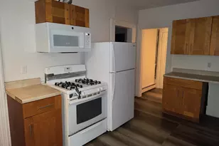 318 Center St, Bridgeport, CT 06604 - Photo 6