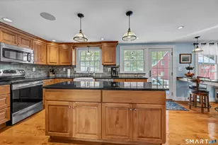 14 Dinglebrook Ln, Newtown, CT 06470 - Photo 14