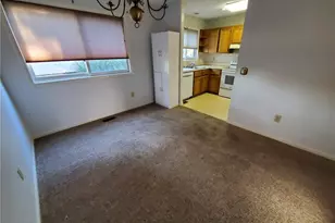 27 Crows Nest Ln, Danbury, CT 06810 - Photo 4