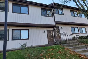 27 Crows Nest Ln, Danbury, CT 06810 - Photo 2