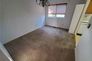 27 Crows Nest Ln, Danbury, CT 06810 - Photo 6