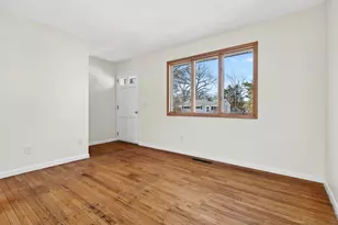 33 Cindy Ln, Groton, CT 06355 - Photo 4