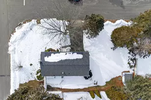 8 Lapstrake Ct, Groton, CT 06355 - Photo 4