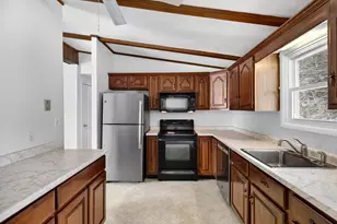 8 Lapstrake Ct, Groton, CT 06355 - Photo 10