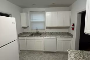 1 Farnsworth St, New London, CT 06320 - Photo 6