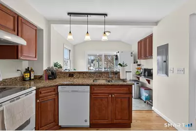 14 Warren Street, New London, CT 06320 - Photo 16