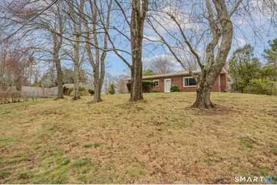 448 Mohegan Avenue Parkway, Waterford, CT 06375 - Photo 2