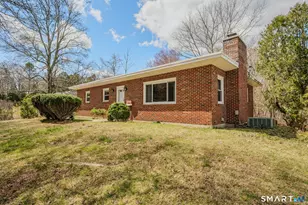 448 Mohegan Ave Pkwy, Waterford, CT 06375 - Photo 1