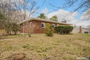 448 Mohegan Ave Pkwy, Waterford, CT 06375 - Photo 4