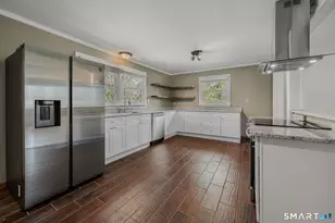 448 Mohegan Ave Pkwy, Waterford, CT 06375 - Photo 14