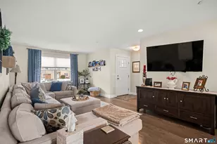 109 Old Village Cir, Windsor, CT 06095 - Photo 2