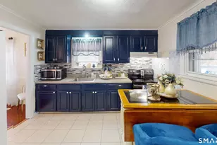 14 Sequin St, Hartford, CT 06106 - Photo 4