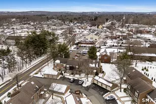 7 Newberry Ln, Glastonbury, CT 06033 - Photo 2