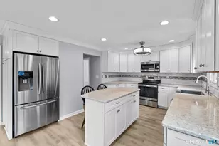 30 Kinlock St, Milford, CT 06460 - Photo 12