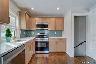 135 London Dr, Hamden, CT 06517 - Photo 10