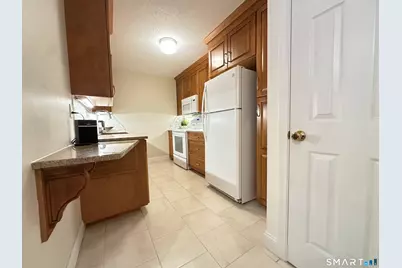 95 Woodsedge Drive #APT 5C, Newington, CT 06111 - Photo 4