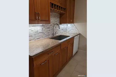 95 Woodsedge Drive #APT 5C, Newington, CT 06111 - Photo 4