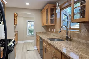 2 Highland Square, Avon, CT 06001 - Photo 8