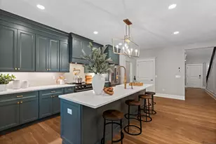 1093 St Andrews Dr, Oxford, CT 06478 - Photo 2