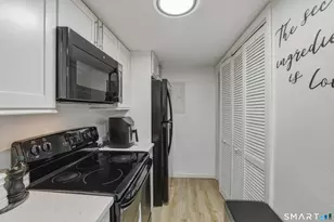 299 Carriage Crossing Ln, Middletown, CT 06457 - Photo 10