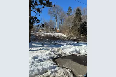 27 Valley Place North, New Haven, CT 06515 - Photo 1