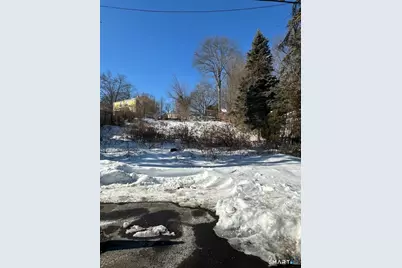 27 Valley Place North, New Haven, CT 06515 - Photo 2