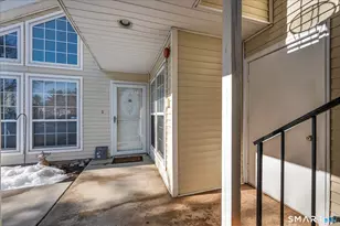 44 Carriage Crossing Ln, Middletown, CT 06457 - Photo 4