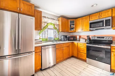 46 Oakleaf Street, Bridgeport, CT 06606 - Photo 6