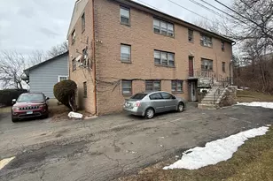 33 Allen Pl, New Haven, CT 06512 - Photo 1