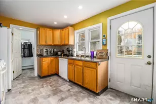 2 Reeds Ln, Stratford, CT 06614 - Photo 4