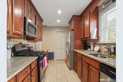 170 Marilyn Drive, Bridgeport, CT 06606 - Photo 4