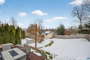 10 Hammer Pl, Branford, CT 06405 - Photo 32